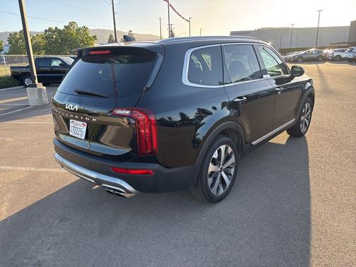 Ebony Black 2022 Kia Telluride S