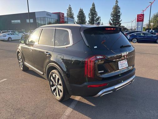 Ebony Black 2022 Kia Telluride S