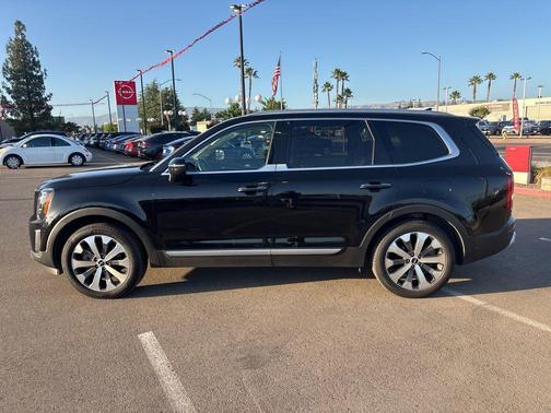 Ebony Black 2022 Kia Telluride S