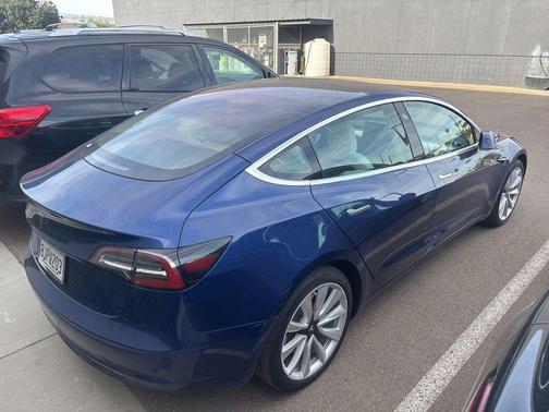 Deep Blue Metallic 2019 Tesla Model 3 Long Range