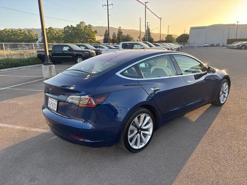 Deep Blue Metallic 2019 Tesla Model 3 Long Range