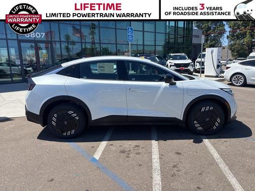 Everest White Pearl Tricoat 2026 Nissan Leaf S+