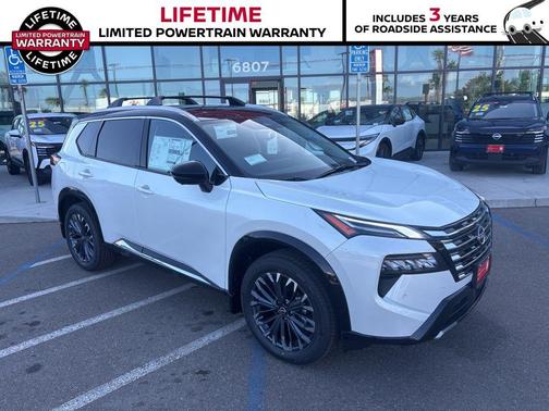 Everest White Pearl/Super Black 2026 Nissan Rogue Platinum