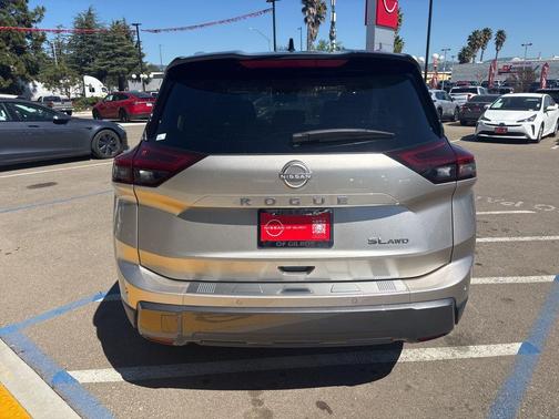 2025 Nissan Rogue SL