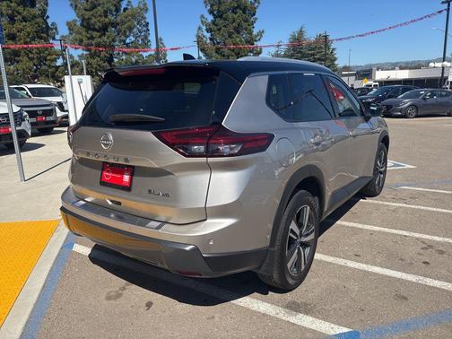 2025 Nissan Rogue SL