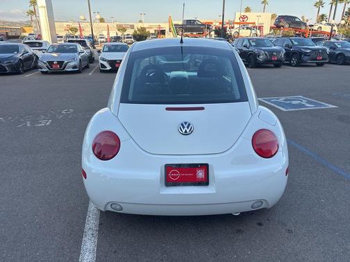 White 2001 Volkswagen New Beetle GLS