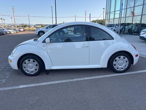 White 2001 Volkswagen New Beetle GLS