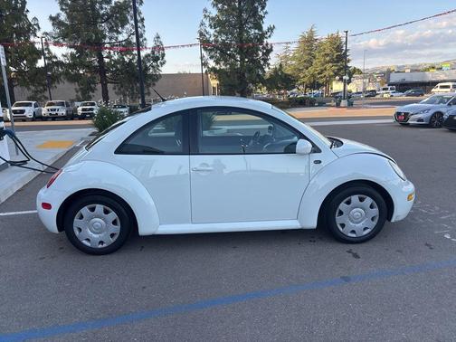 White 2001 Volkswagen New Beetle GLS