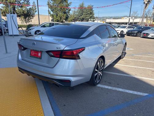 2020 Nissan Altima SR FWD