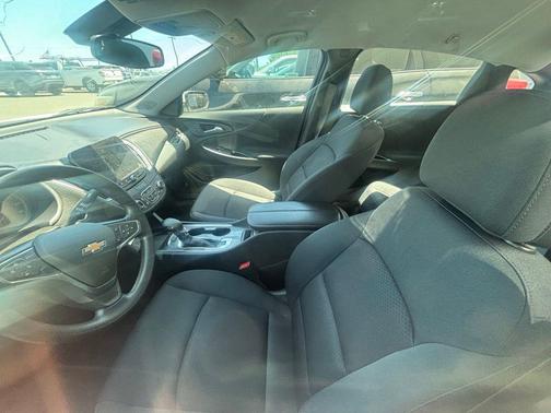 Summit White 2022 Chevrolet Malibu FWD LT