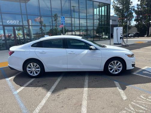 Summit White 2022 Chevrolet Malibu FWD LT