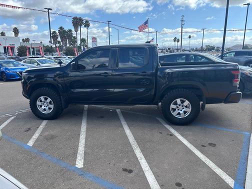 2022 Nissan Frontier S