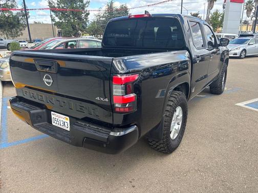 2022 Nissan Frontier S