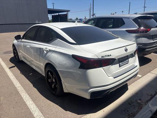 Pearl White Tricoat 2022 Nissan Altima SR FWD