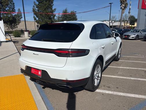 2020 Porsche Macan Base