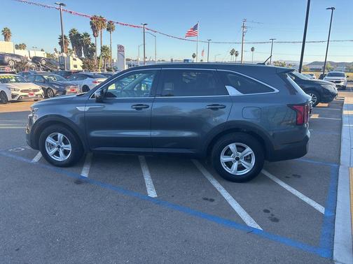 2022 Kia Sorento LX