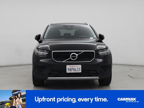 Black 2022 Volvo XC40 T4 Momentum