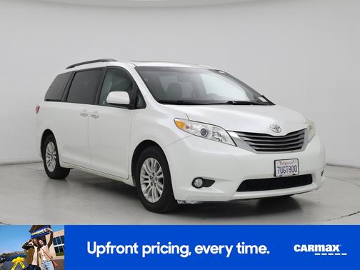 White 2016 Toyota Sienna XLE