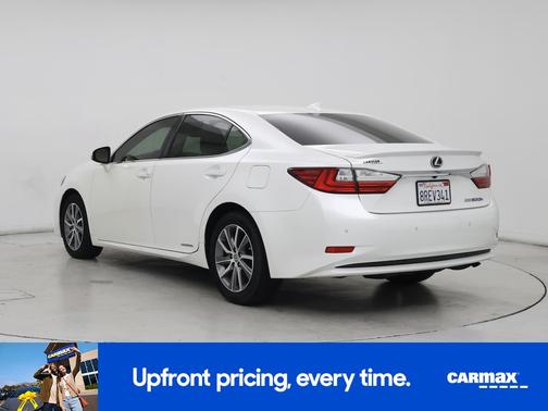 White 2017 Lexus ES 300h