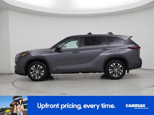 Gray 2025 Toyota Highlander Hybrid XLE
