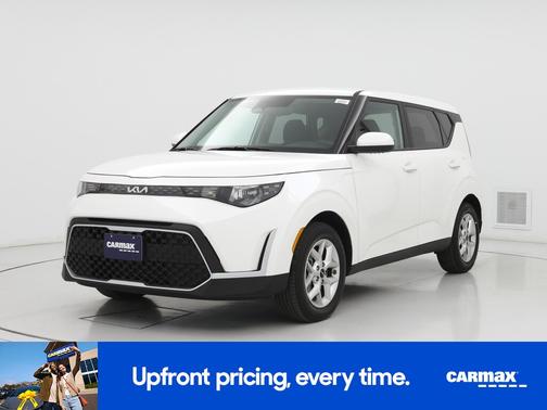 White 2025 Kia Soul LX
