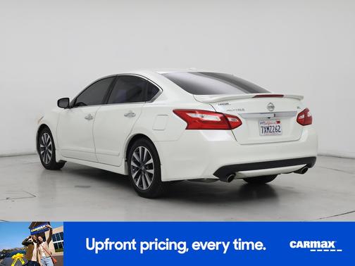 White 2017 Nissan Altima SL
