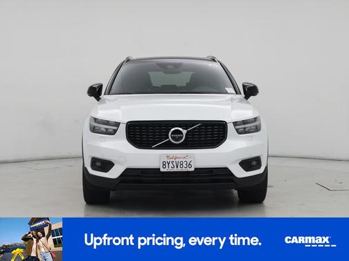 White 2022 Volvo XC40 T5 R-Design