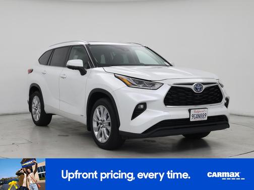 White 2023 Toyota Highlander Hybrid Limited