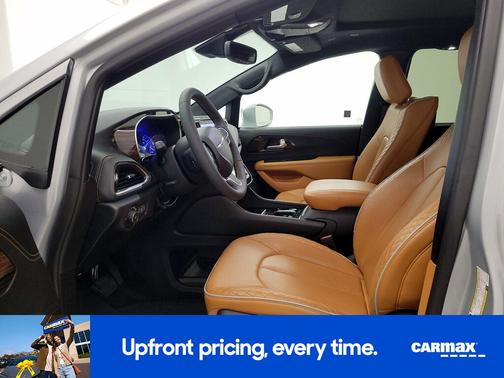 Gray 2022 Chrysler Pacifica Hybrid Pinnacle