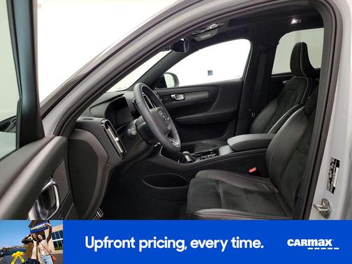 2022 Volvo XC40 T5 R-Design