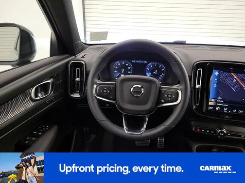 2022 Volvo XC40 T5 R-Design