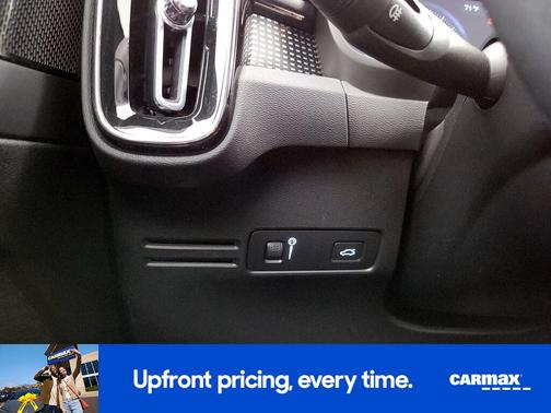 2022 Volvo XC40 T5 R-Design