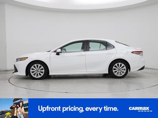 White 2018 Toyota Camry LE