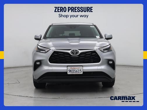 Silver 2023 Toyota Highlander LE
