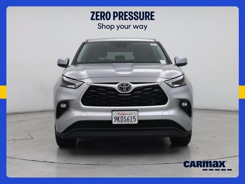 Silver 2023 Toyota Highlander LE