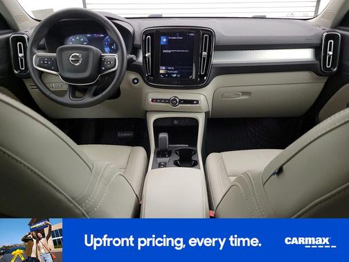 2022 Volvo XC40 T5 Momentum