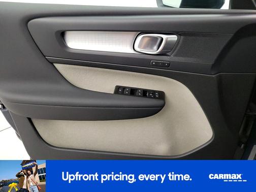 2022 Volvo XC40 T5 Momentum