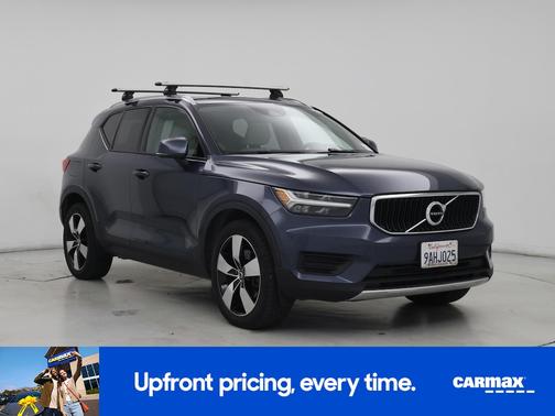 2022 Volvo XC40 T5 Momentum