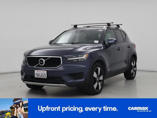 2022 Volvo XC40 T5 Momentum