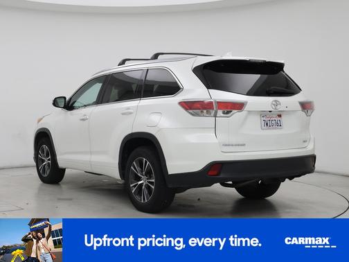 White 2016 Toyota Highlander XLE