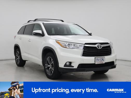 White 2016 Toyota Highlander XLE