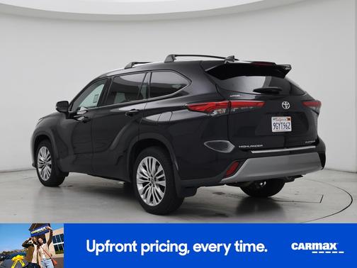 Black 2023 Toyota Highlander Platinum