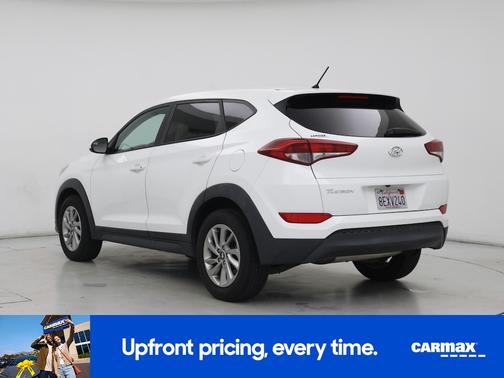 White 2018 Hyundai TUCSON SE