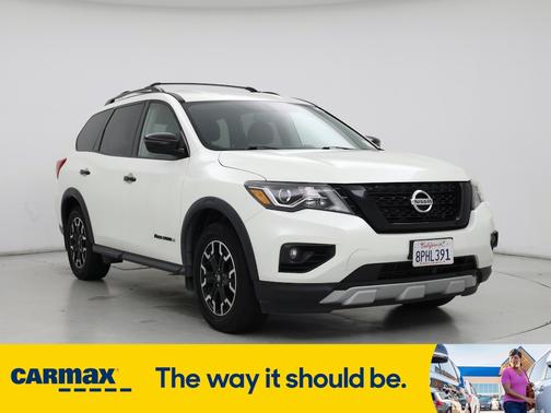 2020 Nissan Pathfinder SV