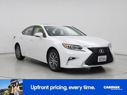 White 2016 Lexus ES 300h