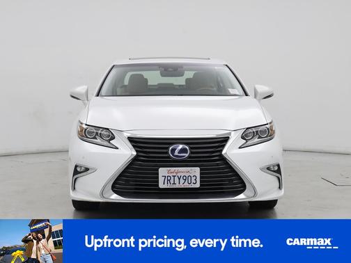 White 2016 Lexus ES 300h