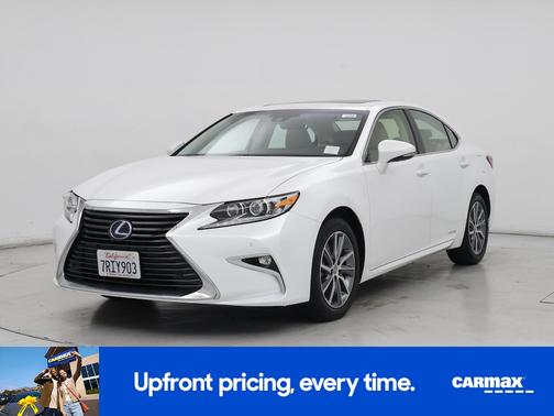 White 2016 Lexus ES 300h