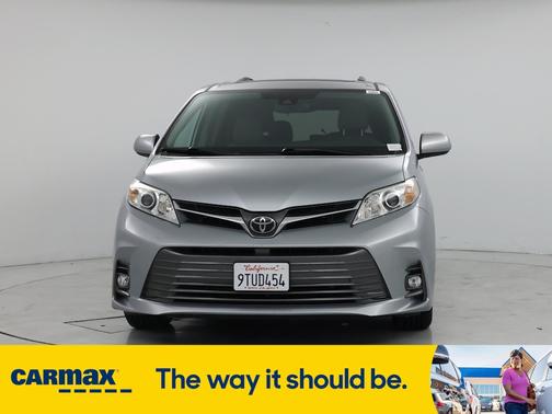 2020 Toyota Sienna XLE