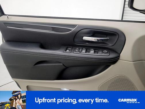 Gray 2016 Dodge Grand Caravan SE Plus