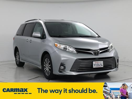 2020 Toyota Sienna XLE